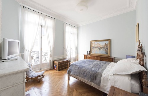 Porte-Dauphine Apartment | Duplex Near Trocadéro, by Veeve