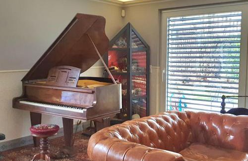 La Bourgogne Apartment | Duplex, piano, billard, ping-pong, jardin
