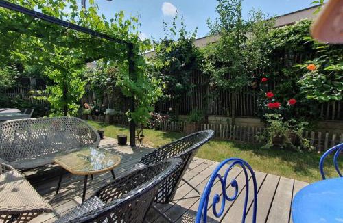 La Bourgogne Apartment | Duplex, piano, billard, ping-pong, jardin