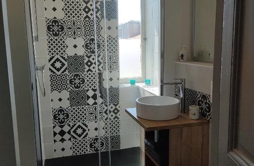 Saint-Jean-de-Luz City Center Apartment | Duplex pied de plage