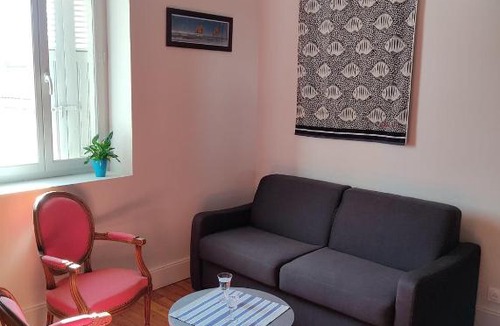 Saint-Jean-de-Luz City Center Apartment | Duplex pied de plage