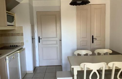 Rouret Apartment | Duplex, piscines, animations près via Ardèche, centre équestre