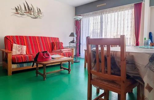 Courseulles-sur-Mer Apartment | Duplex proche mer avec 8 couchages et parking - FR-1-746-17