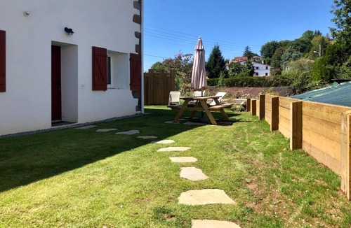 Saint-Pee-sur-Nivelle Apartment | Duplex rénové - Ferme basque du XVIIIe