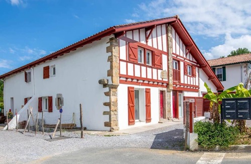 Saint-Pee-sur-Nivelle Apartment | Duplex rénové - Ferme basque du XVIIIe
