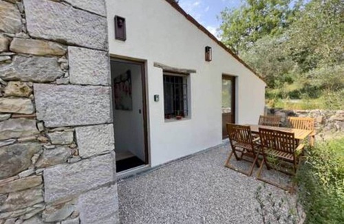 L'Escarene House | Duplex Red & Black with jacuzzi/massage table