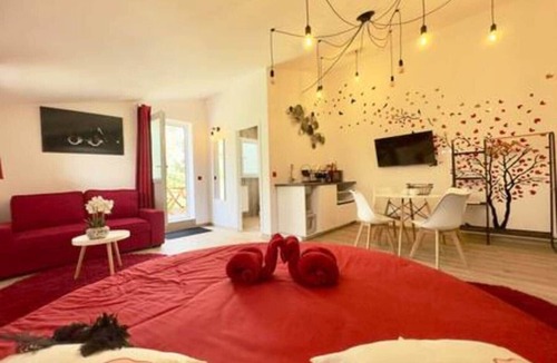 L'Escarene House | Duplex Red & Black with jacuzzi/massage table