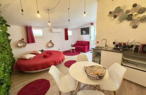 L'Escarene House | Duplex Red & Black with jacuzzi/massage table