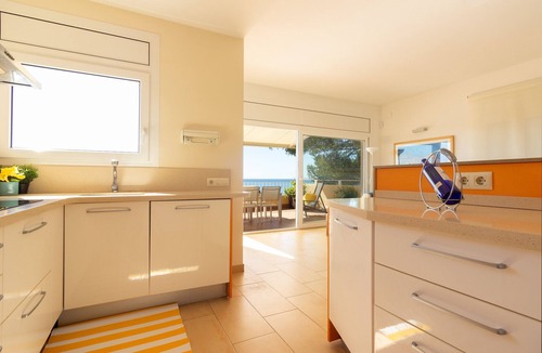 El Roc de Sant Gaieta Apartment | Duplex Roc: Disfruta de vistas impresionantes en primera línea