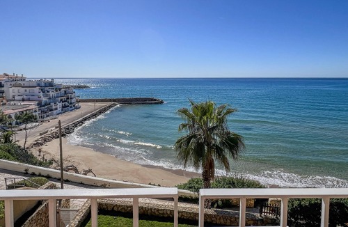 El Roc de Sant Gaieta Apartment | Duplex Roc: Disfruta de vistas impresionantes en primera línea