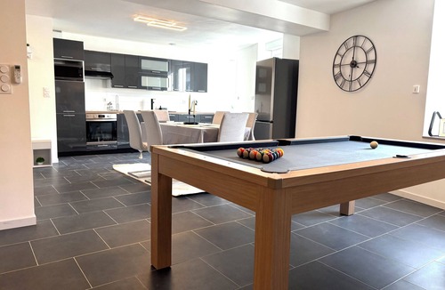 Belleville-sur-Meuse Apartment | Duplex sleeps 6, 3 bedrooms, billiards & Netflix. Fully equipped