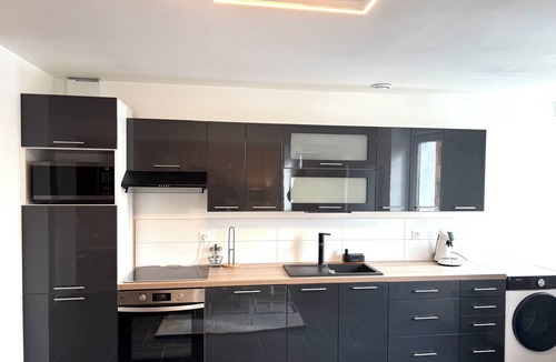 Belleville-sur-Meuse Apartment | Duplex sleeps 6, 3 bedrooms, billiards & Netflix. Fully equipped