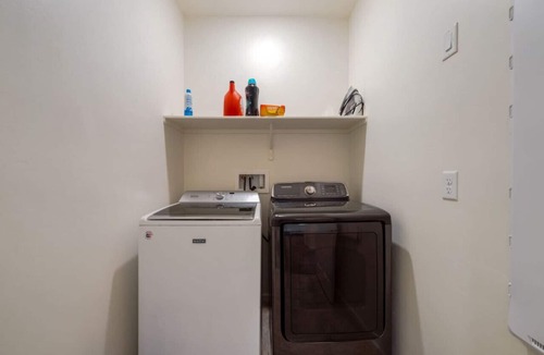 Casas Adobes House | Duplex-Style House/Office/3 BR 3 BA/Split