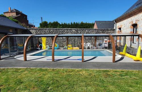 Saint-Hilaire-sur-Helpe House | Duplex Swimming Cats