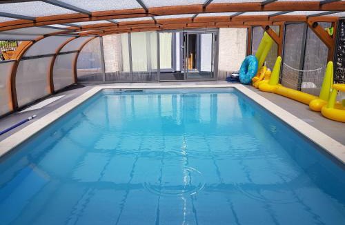 Saint-Hilaire-sur-Helpe House | Duplex Swimming Cats