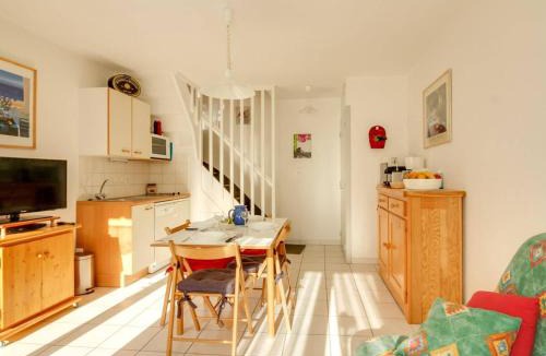 Esquieze-Sere Apartment | Duplex T2 pour 6 pers avec terrasse exposée sud, parking, proche stations de ski à Esquièze-Sère - FR-1-402-5