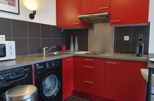 Les Grands Carmes Apartment | Duplex with balcony by the République tram stop