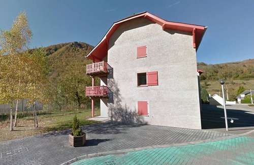 Arreau Apartment | Duplex with mountain and river views. Pets allowed