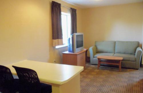 St. Matthews Hotel | DuPont Suites - Louisville