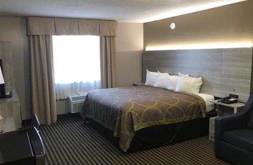 St. Matthews Hotel | DuPont Suites - Louisville