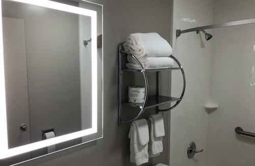 St. Matthews Hotel | DuPont Suites