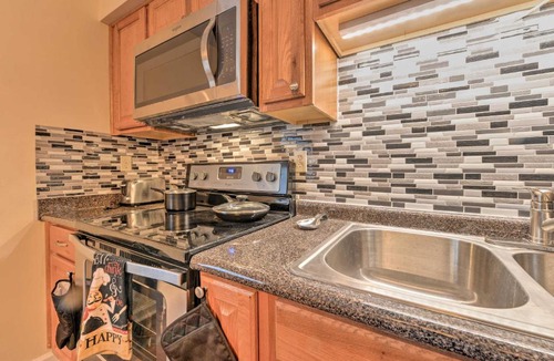 Durham House | Durham Townhome with Deck - 15 Min to Downtown, DPAC!