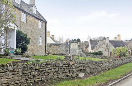 Ebrington House | Dusty's Stable - E4751