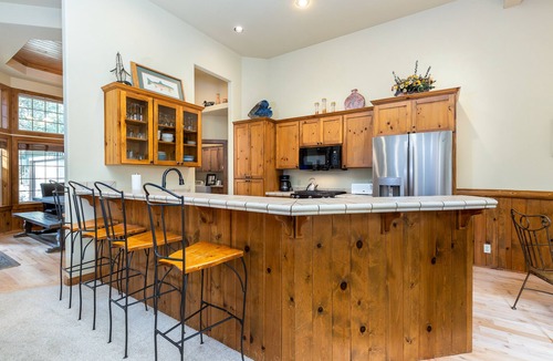 Deer Park House | DUTC12 - Dog loving home with A/C, Hot Tub
