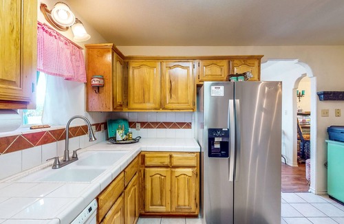 Leon Junction House | Dutch Colonial Countryside Home on 45-Acre Lot - Theater Room, Poker & Bar