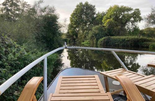 Five Oak Green House | Dutch Cruiser Ship on a Tranquil Secluded River