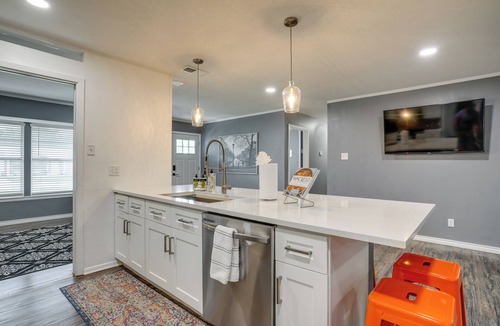 Arena District House | Dutch-Inspired San Antonio Home w/Fire Pit!