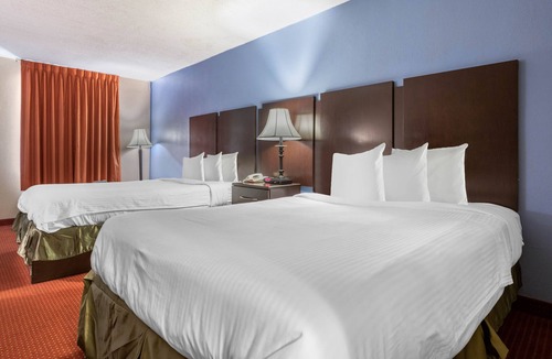 Lancaster Hotel | Dutchland Motel