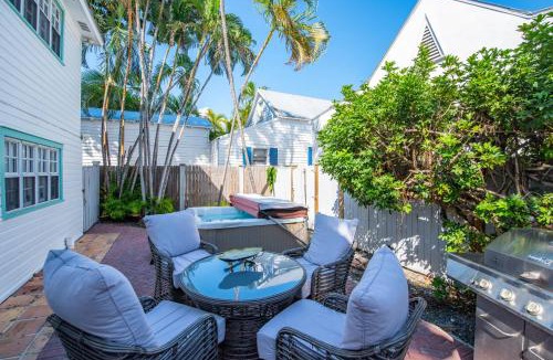 Uptown - Upper Duval House | Duval Hideaway