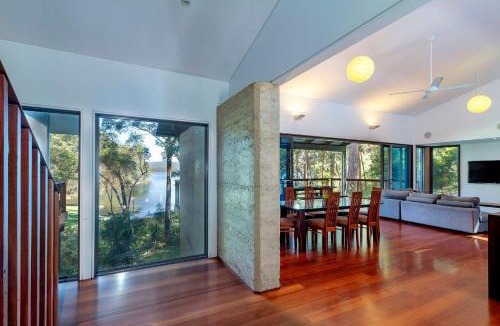 Smiths Lake House | Dux Nutz