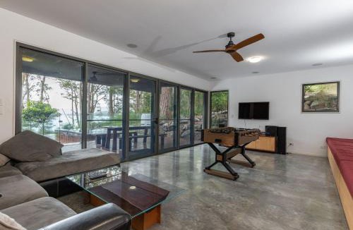 Smiths Lake House | Dux Nutz