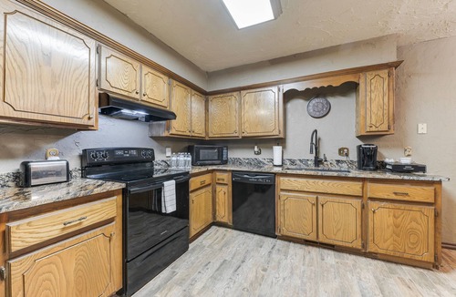 Oklahoma City Cottage | DW Cottage - Close to Restaurants and Shopping!