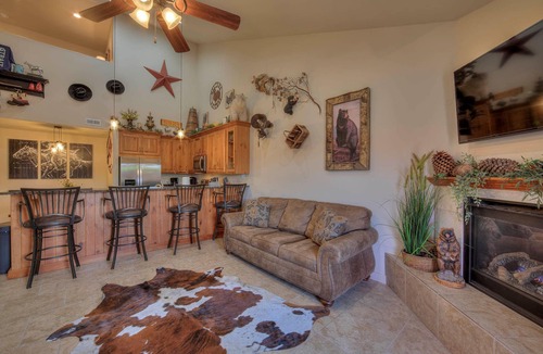 Moab South Valley House | DW6 Private Hot Tub, En-Suite Bathroom for Each Bedroom, Near Arches Park!