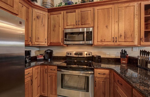 Moab South Valley House | DW6 Private Hot Tub, En-Suite Bathroom for Each Bedroom, Near Arches Park!