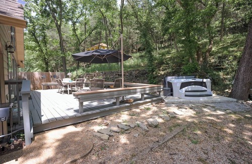 Eureka Springs Historic District House | Dwntn, New Hot Tub, Trailer Parking, Dog Friendly