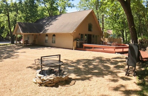 Eureka Springs Historic District House | Dwntn, New Hot Tub, Trailer Parking, Dog Friendly