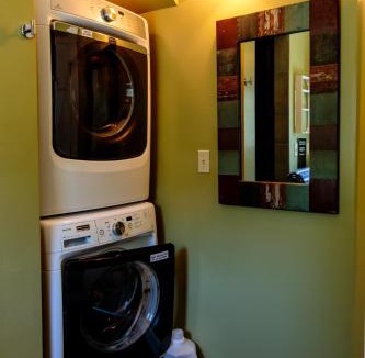 Old North End House | Dwntwn home, Prvt Rooftop and Soaking Tub!