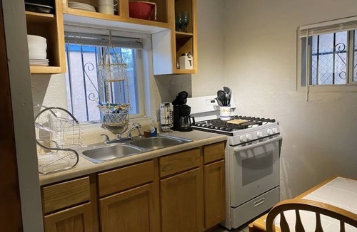 Barelas House | Dwtn Bungalow A, Pet Friendly