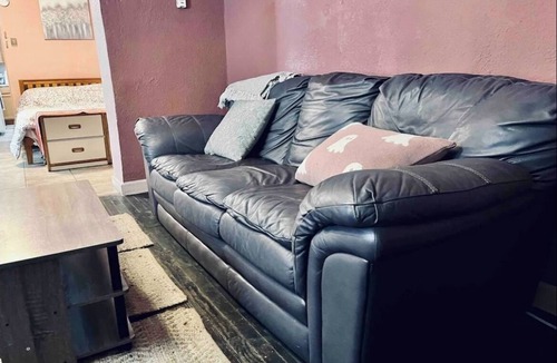 Barelas House | Dwtn Bungalow A, Pet Friendly