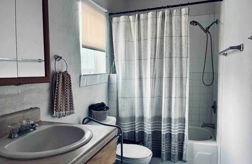 Barelas House | Dwtn Bungalow A, Pet Friendly