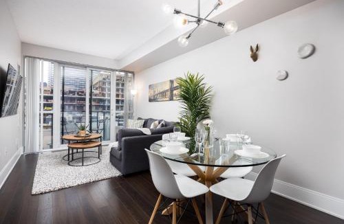 Wellington Place Apartment | DWTN Condo Near CN Tower! w/Free Parking