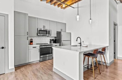 Downtown St. Louis Apartment | DWTN Riverfront Loft Gated Parking W/D