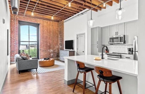 Downtown St. Louis Apartment | DWTN Riverfront Loft Gated Parking W/D