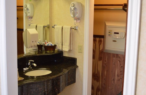 Redlands Hotel | Dynasty Suites Redlands