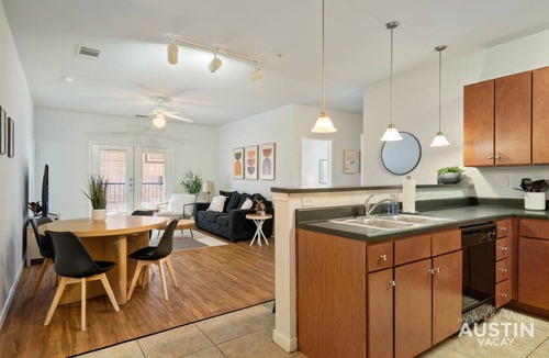 North University Apartment | E 30the #2 xxxxxxxxx