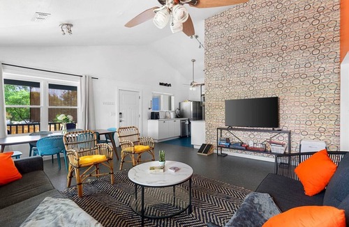 Rosewood House | E. Austin Family Hangout! Pool & BBQ -Fully fenced